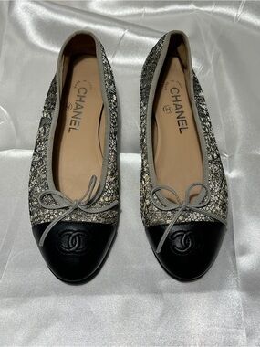 CHANEL Black Cap-Toe Tweed Ballet Flats with Gray Trim